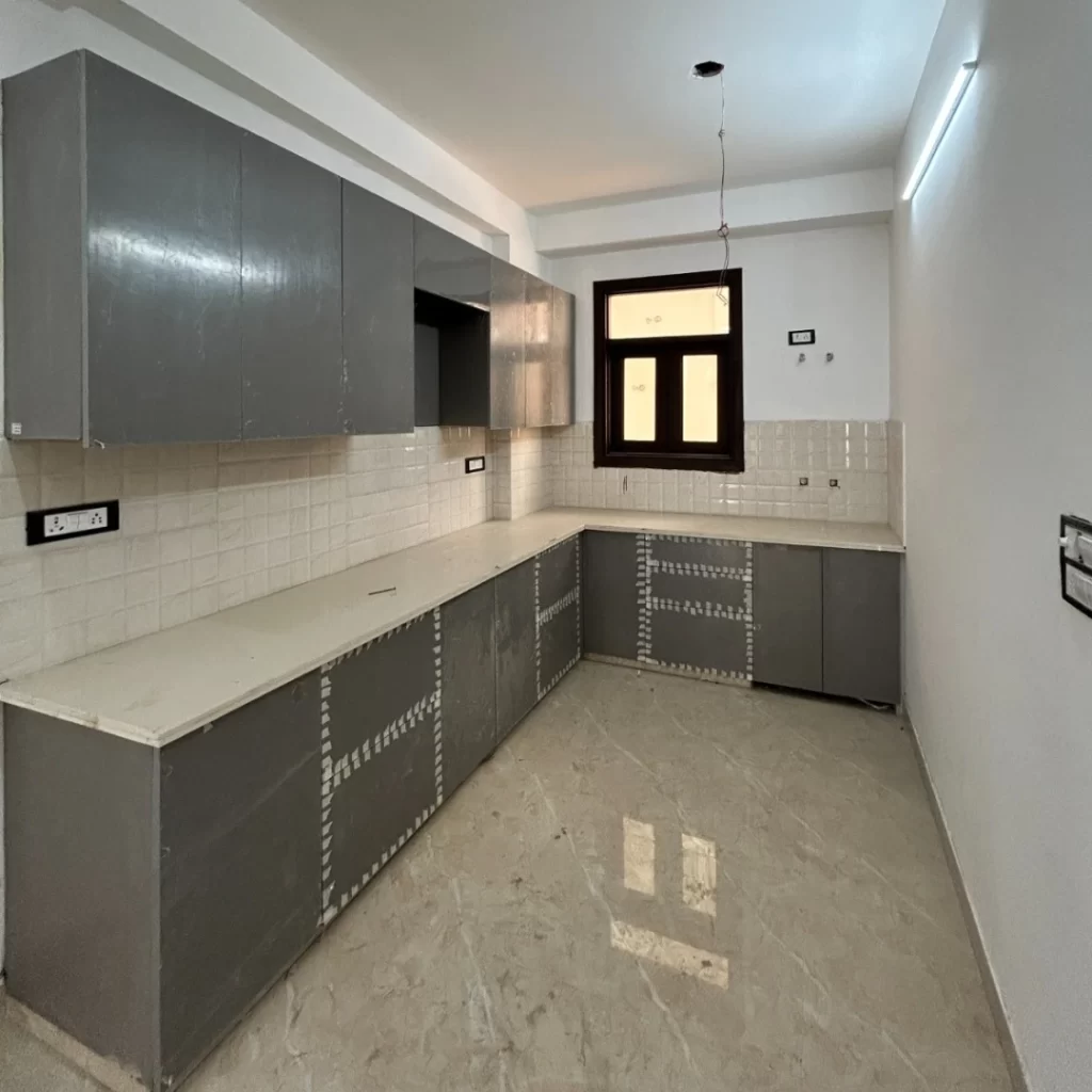 3 BHK Flat Near Main Road In Chattarpur